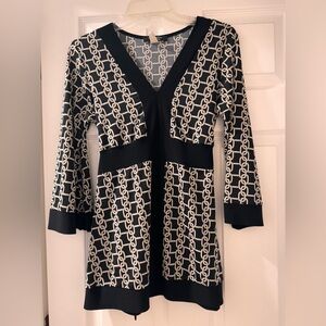 Chain Pattern Black and White Blouse